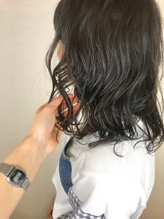 セミロング パーマ 韓国レイヤーカット/ ダブルカラーのヘアスタイル