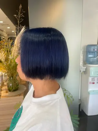ショート カラー ハイトーン/レイヤー 似合わせ・ユキノのヘアスタイル