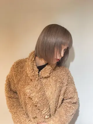 ショート カラー 🫧うる艶レイヤー /グレージュ🪐リサのヘアスタイル
