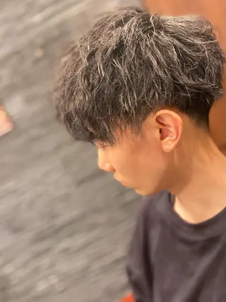 ショート パーマ メンズ 波岡 萩斗のヘアスタイル