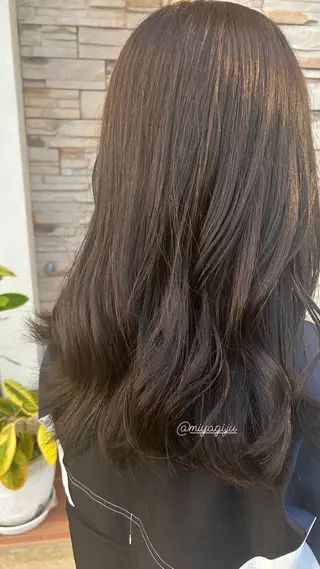 カラー TERUYA shionのヘアスタイル