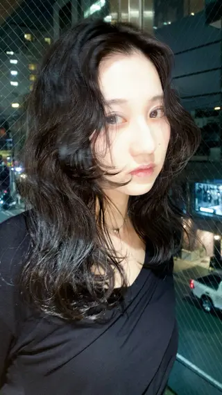 セミロング カラー yiye shioriのヘアスタイル