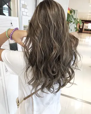 ロング カラー ブリーチカラーレイヤ ーカット🦋annaのヘアスタイル