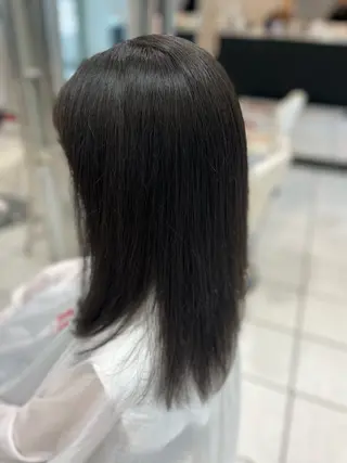ミディアム アートディレクター 尾内 友美のヘアスタイル
