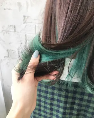 セミロング カラー オリーブ/アッシュ やわらか透明感カラーのヘアスタイル