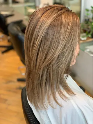 ミディアム カラー ヘアアレンジ 秋葉 一郎のヘアスタイル