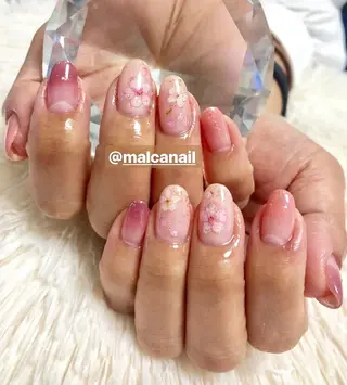 ミディアム カラー パーマ ヘアアレンジ キッズ ネイル マツエク・マツパ 荒木 莉奈のネイルデザイン