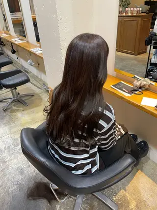 ロング カラー MIOベージュカラー 柔らかいカラーのヘアスタイル