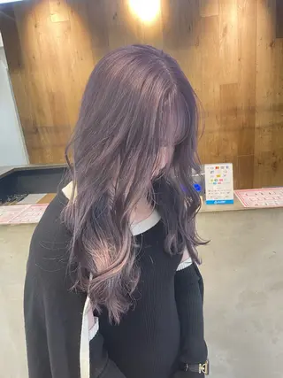 ロング カラー ミルクティー× グレージュMOMOのヘアスタイル