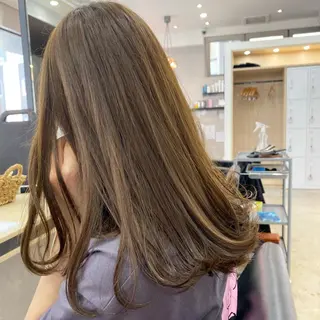 ロング カラー オリーブ/アッシュ やわらか透明感カラーのヘアスタイル