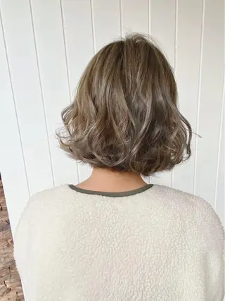 ミディアム カラー 髙井 麻帆のヘアスタイル