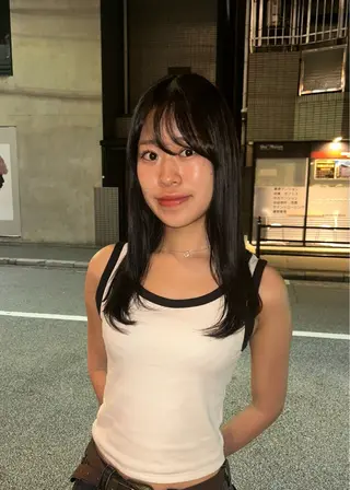 カラー ユイ コハルのヘアスタイル