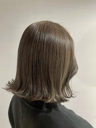 ミディアム カラー 鵜飼 未玖のヘアスタイル