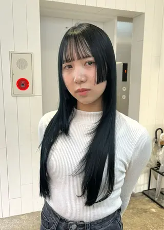 ロング フカミ マナカのヘアスタイル