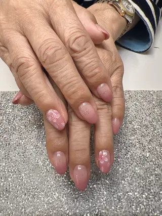 ネイル ガレンドウ 白澤 愛子のネイルデザイン