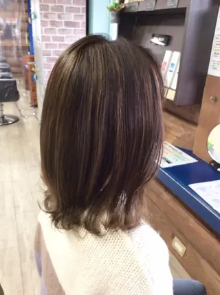 セミロング 岡本 小百合のヘアスタイル