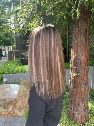 セミロング カラー ヘアアレンジ 安田和洋 ブリーチカラー特化のヘアスタイル