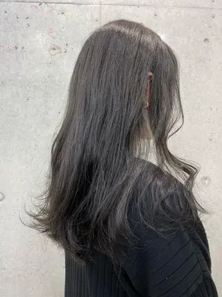 ロング カラー オリーブ/アッシュ やわらか透明感カラーのヘアスタイル