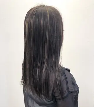 カラー ツノガイ エリのヘアスタイル