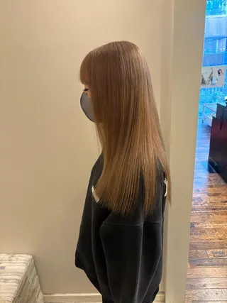 ロング カラー ｢韓国風・ハイトーン ベージュカラー｣サナのヘアスタイル