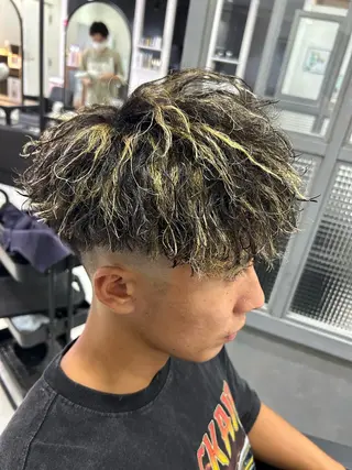 ショート カラー パーマ ヘアアレンジ メンズ 🔥メンズパーマ 特化 渡辺一翔のヘアスタイル