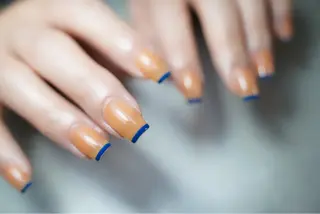 ミディアム 𝐴𝑁𝑈𝐸 トラブル爪育成専門のネイルデザイン