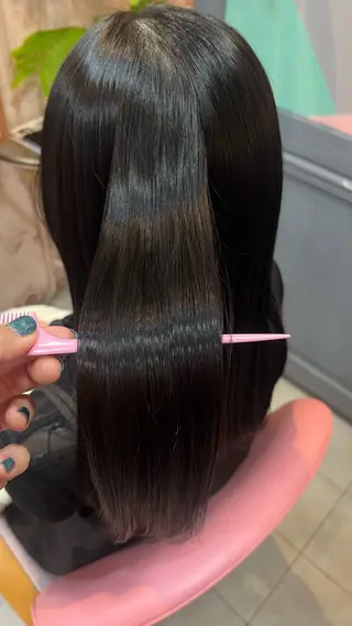 セミロング 椎名 海咲のヘアスタイル