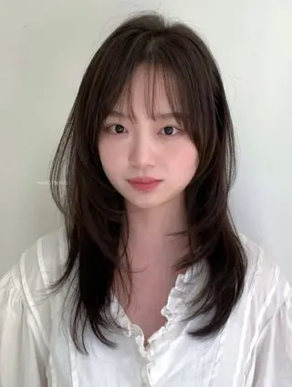 セミロング LOAVE  表参道 レイヤー　kahoのヘアスタイル