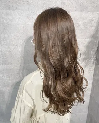 ロング 透明感/グレージュ/ MOMOKO🩵のヘアスタイル