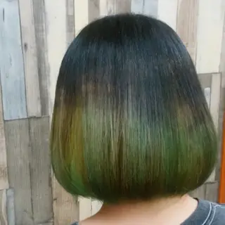 ショート カラー ヨシダ アズサのヘアスタイル