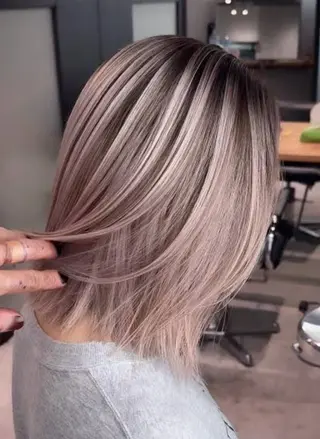 カラー 新垣 杏凜のヘアスタイル