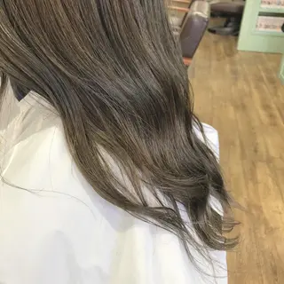 ロング 堀谷 彩花のヘアスタイル