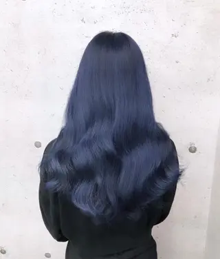 ロング カラー サキ🤍ハイトーン 🩰くびれ巻きヘアのヘアスタイル