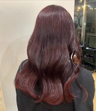 ロング 白髪ぼかしマイスター 🫧shuri🫧のヘアスタイル