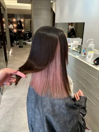 ミディアム カラー サキ🤍ハイトーン 🩰くびれ巻きヘアのヘアスタイル