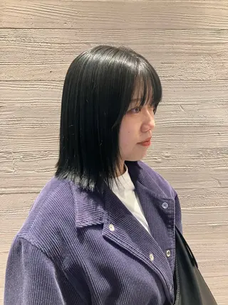 ショート カラー サキ🤍ハイトーン 🩰くびれ巻きヘアのヘアスタイル