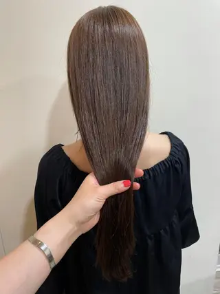 ロング カラー MIOベージュカラー 柔らかいカラーのヘアスタイル