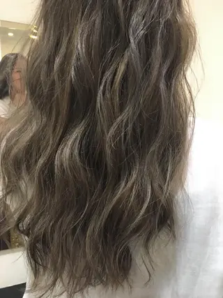 ロング カラー ヘアアレンジ IVY villa Suzu.のヘアスタイル