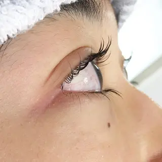 ネイル Petit Fleur所属・青柳 亜梨奈のマツエク・マツパデザイン