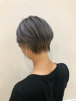 ショート 内田温子大人女性 ハイライト、ボブのヘアスタイル