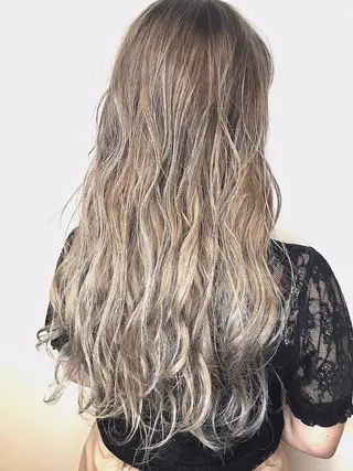 カラー 朝倉 美月のヘアスタイル