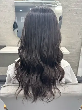 ロング カラー 腰越 麻奈のヘアスタイル