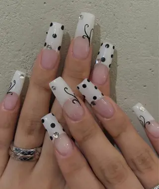 ネイル MQueen ネイルサロンのネイルデザイン