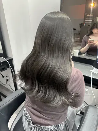 カラー ブリーチ縮毛矯正加藤 赤み無し透明感ヘアのヘアスタイル
