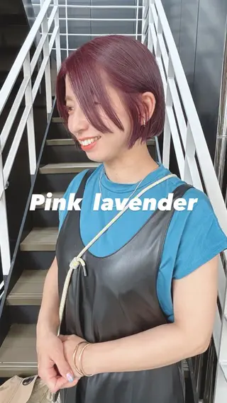 ショート 韓国🇰🇷レイヤー カットオリーブカラーのヘアスタイル