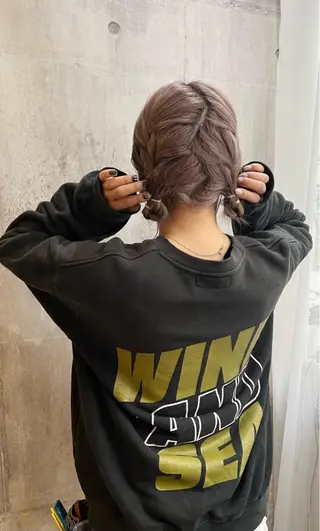 ミディアム ヘアアレンジ momo/レイヤー /デザインカラーのヘアスタイル