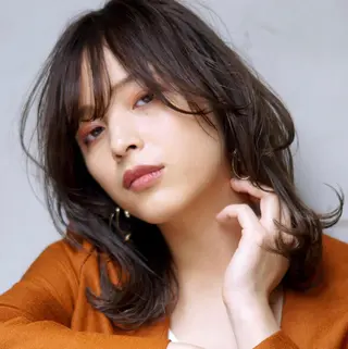 ミディアム カラー コバヤシ リョウのヘアスタイル