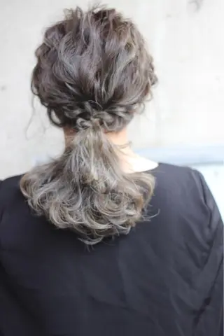 セミロング カラー パーマ ヘアアレンジ 成松 勇治のヘアスタイル