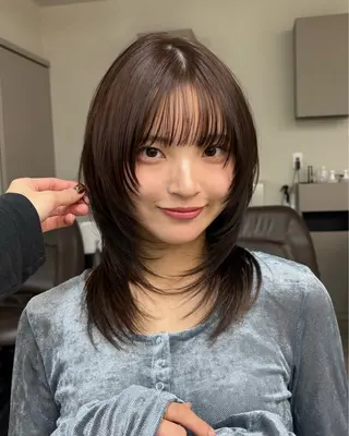 ミディアム manami/ ハッシュレイヤーのヘアスタイル