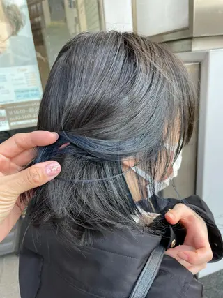 ミディアム カラー アートディレクター 尾内 友美のヘアスタイル
